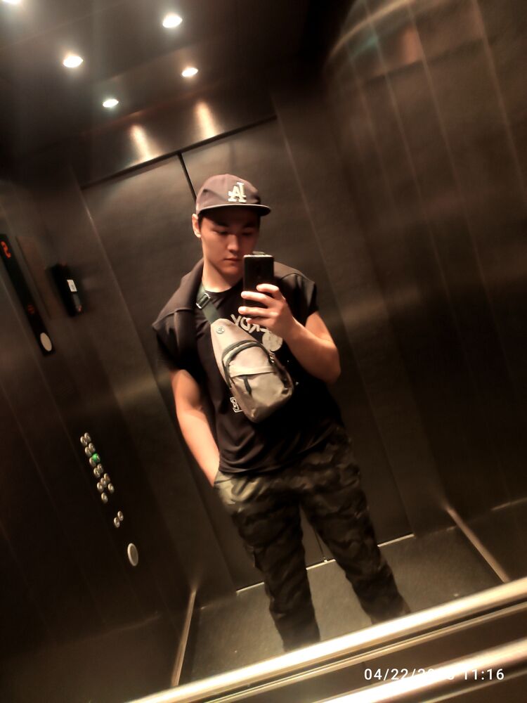  34032975  Viktor, 20 ,    