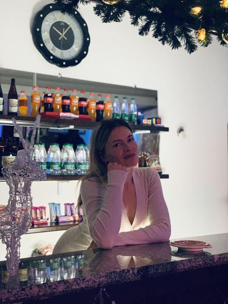  ,   Karina, 39 ,   ,   , c , 