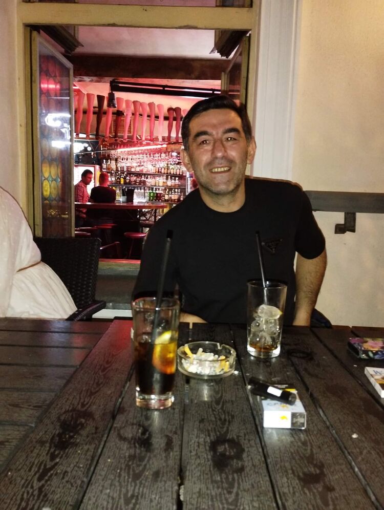  27842135  Irakli, 48 ,    