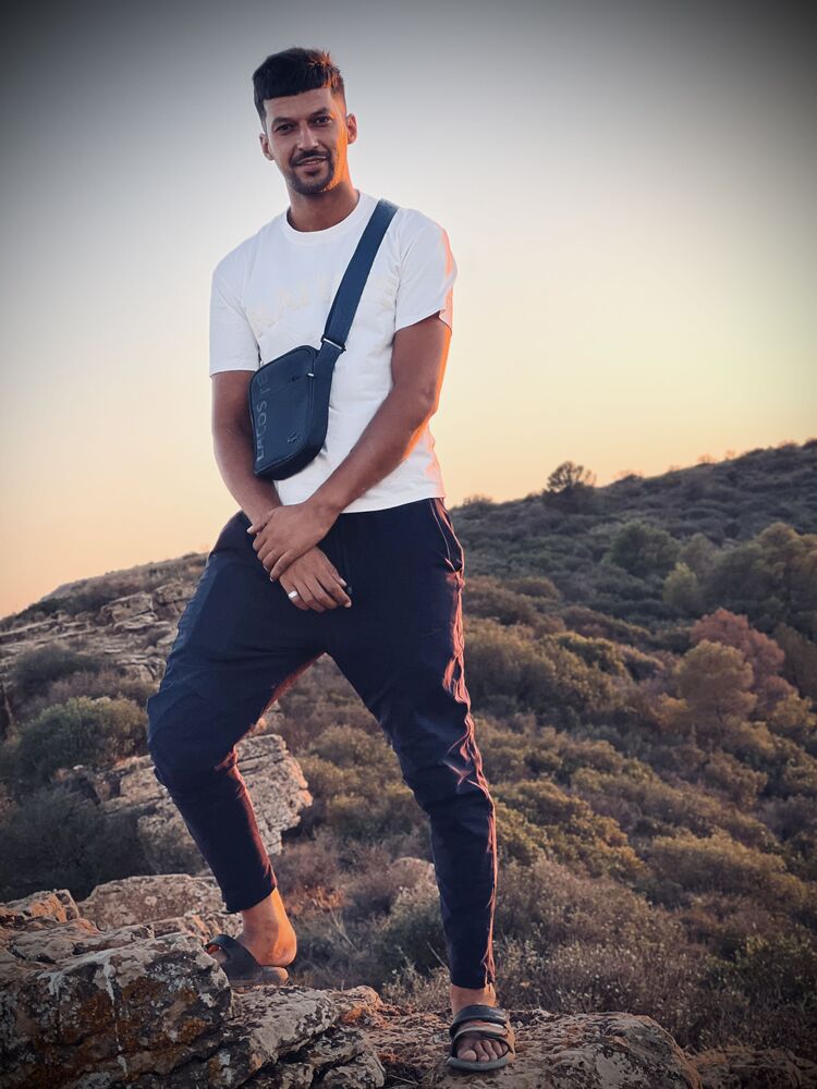  53958885  Akram, 30 ,    