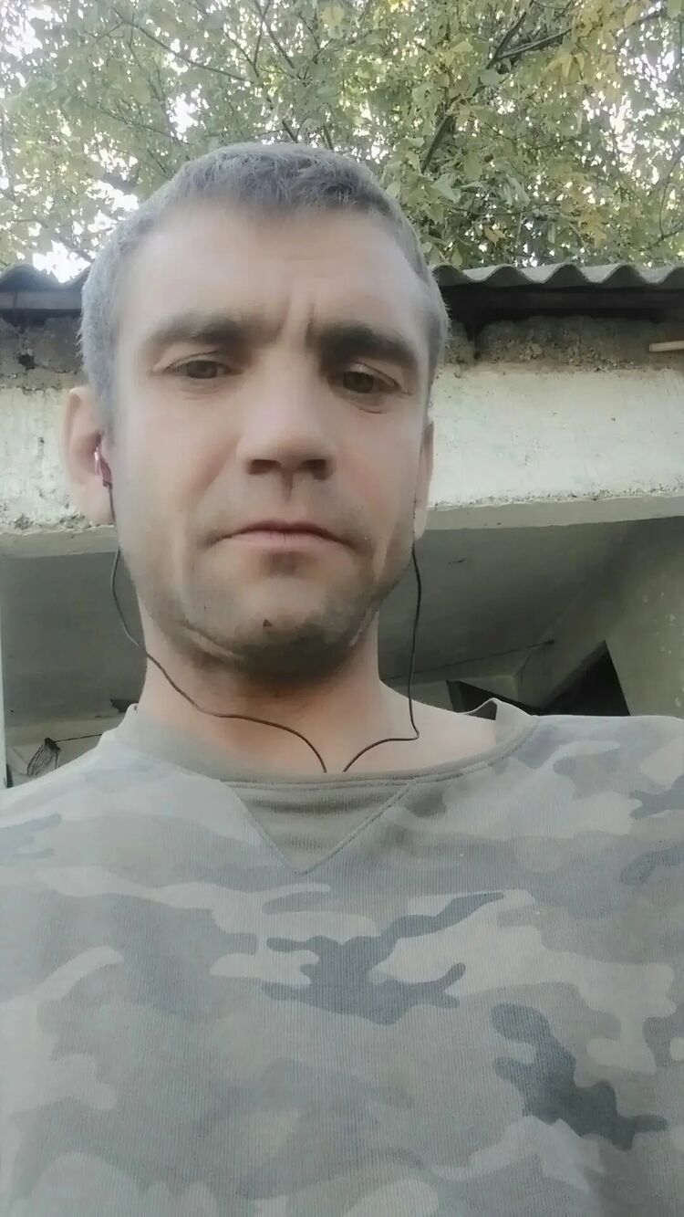  48446925  Alexander, 41 ,    