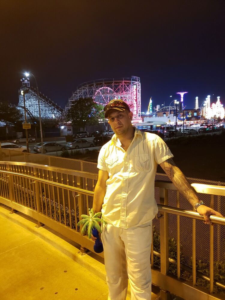  Albertson,   Andriy, 42 ,   ,   , c 