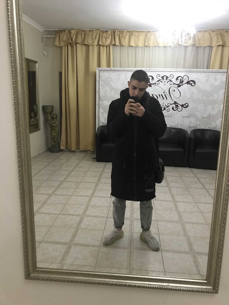  33345535  Vlad, 26 ,    