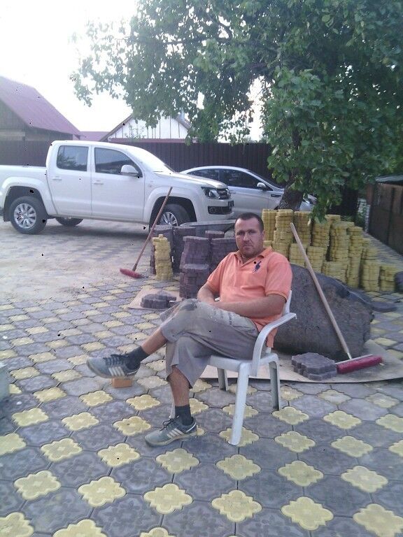  ,   Artur, 42 ,   