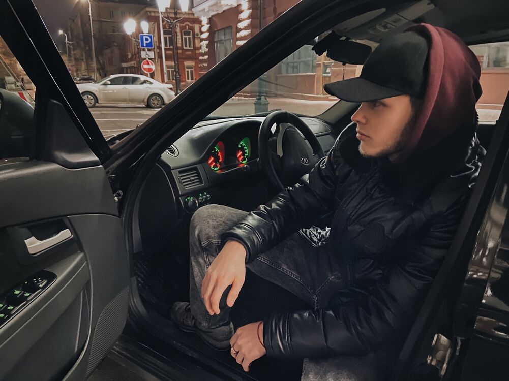  26703425  Ivan, 28 ,    