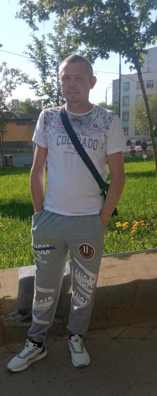  49825855  Eduard, 40 ,    