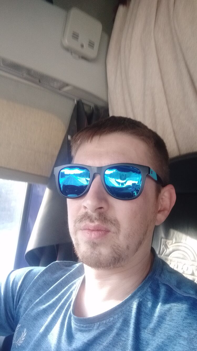  26811105  Vadim, 37 ,    