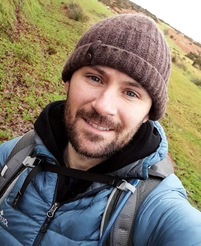  32891665  Daniel, 61 ,    