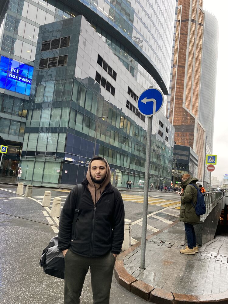  30698645  Denis, 29 ,    