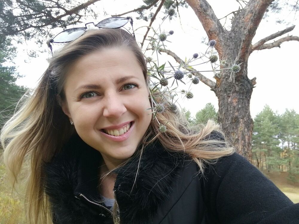  19851805  Viktoria, 34 ,    