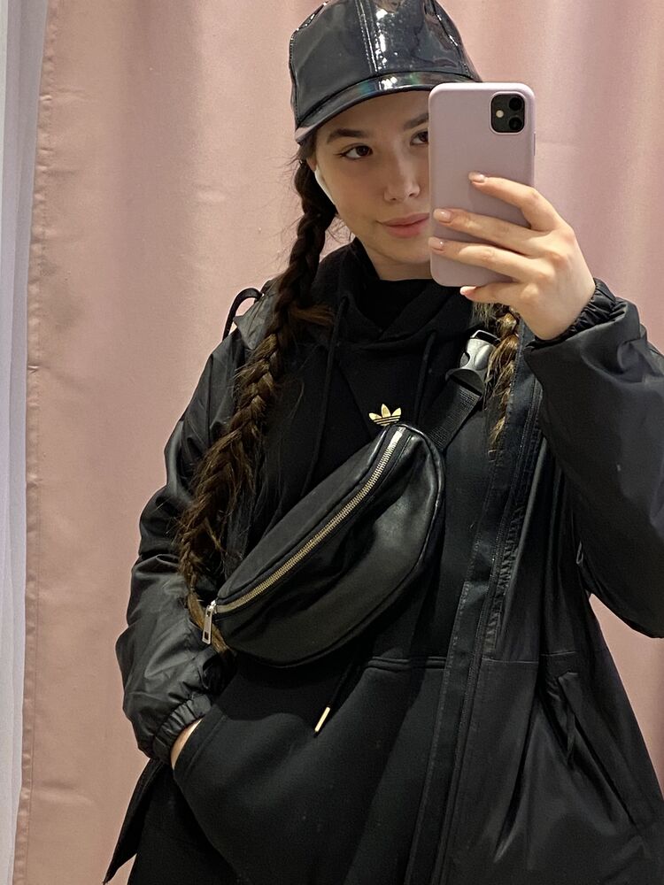  ,   Elena, 21 ,     