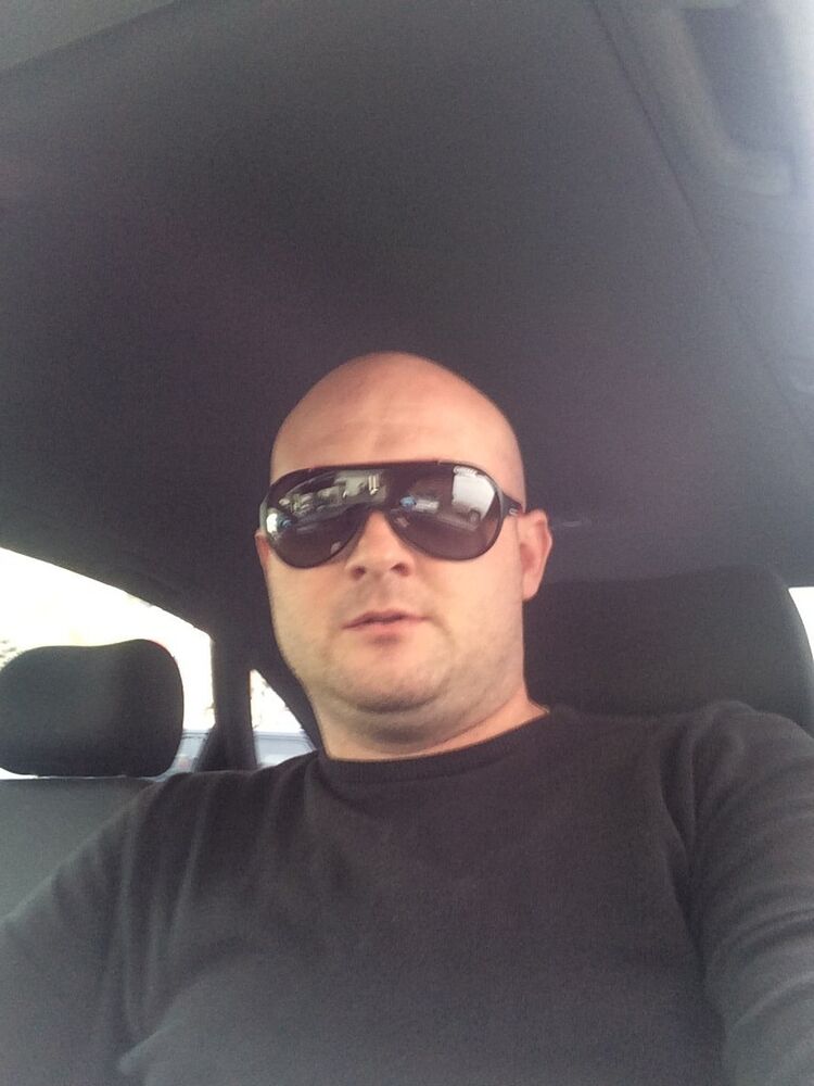  8330045  Andrei, 38 ,    