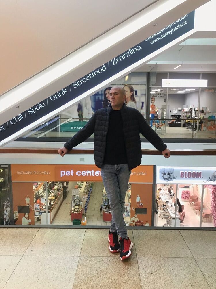  52894755  Yurii, 36 ,    