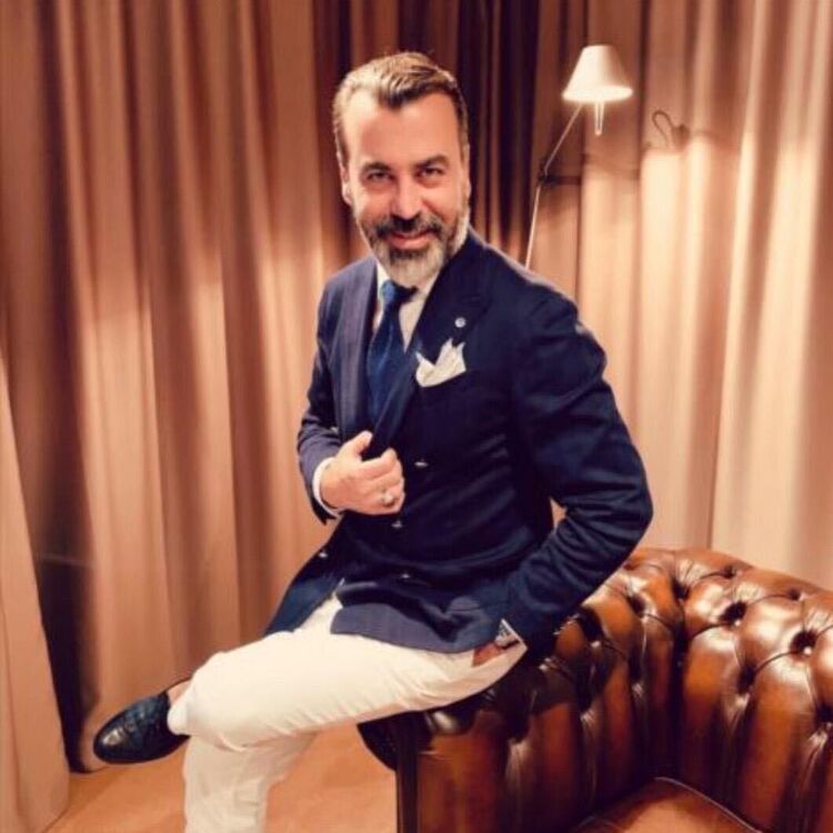  47049535  Alessandro, 51 ,    's-Graveland