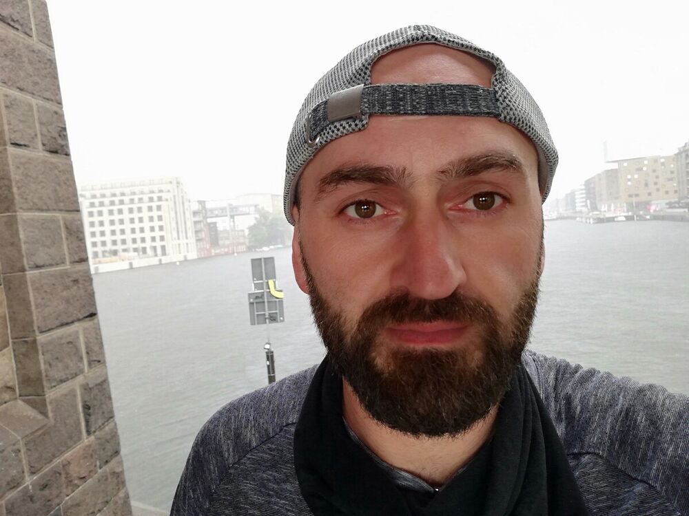  ,   Leon, 42 ,     , c 