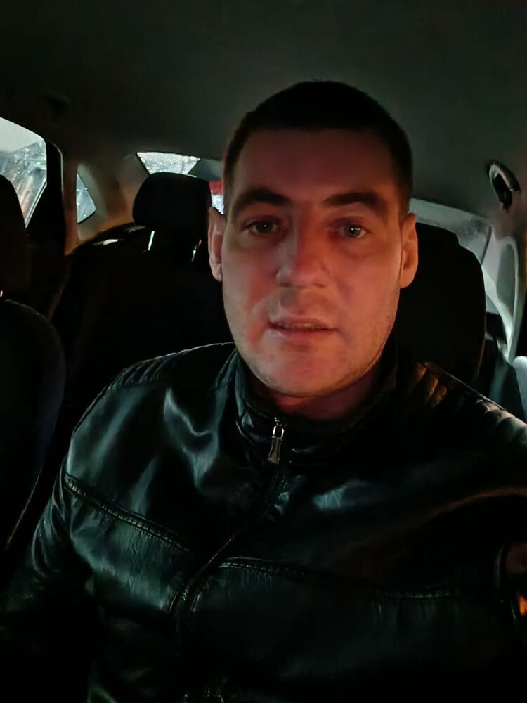  54744025  Roman, 32 ,    