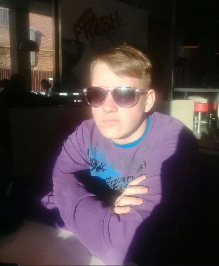  54117885  Alex, 24 ,    