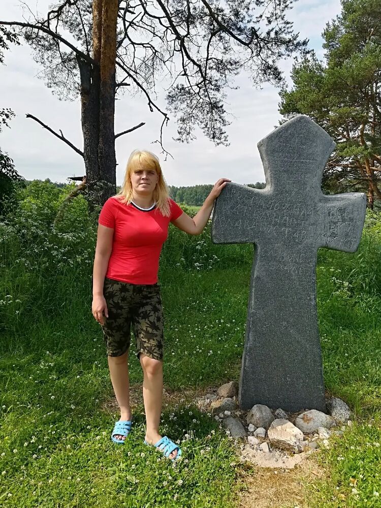  -,   Elena, 44 ,   