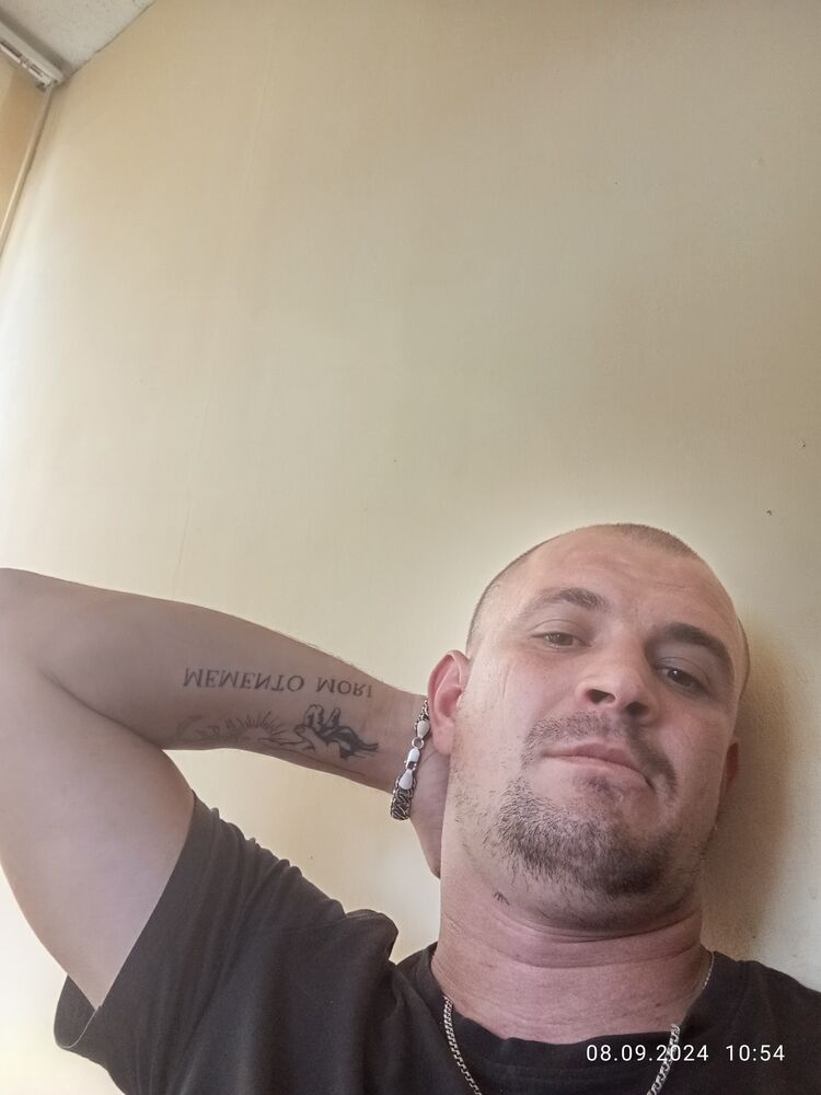  46035495  Maks, 29 ,    