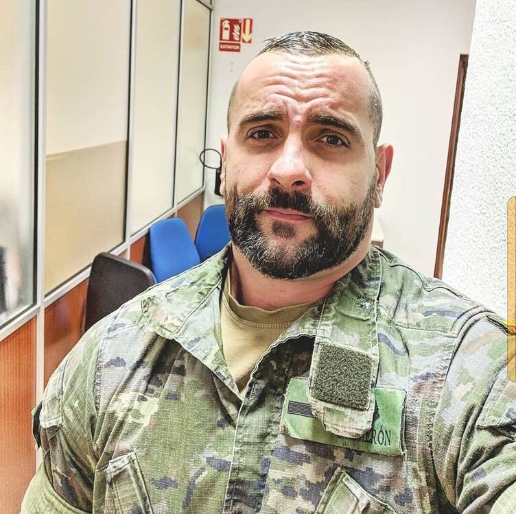  41308025  Sergio, 59 ,    