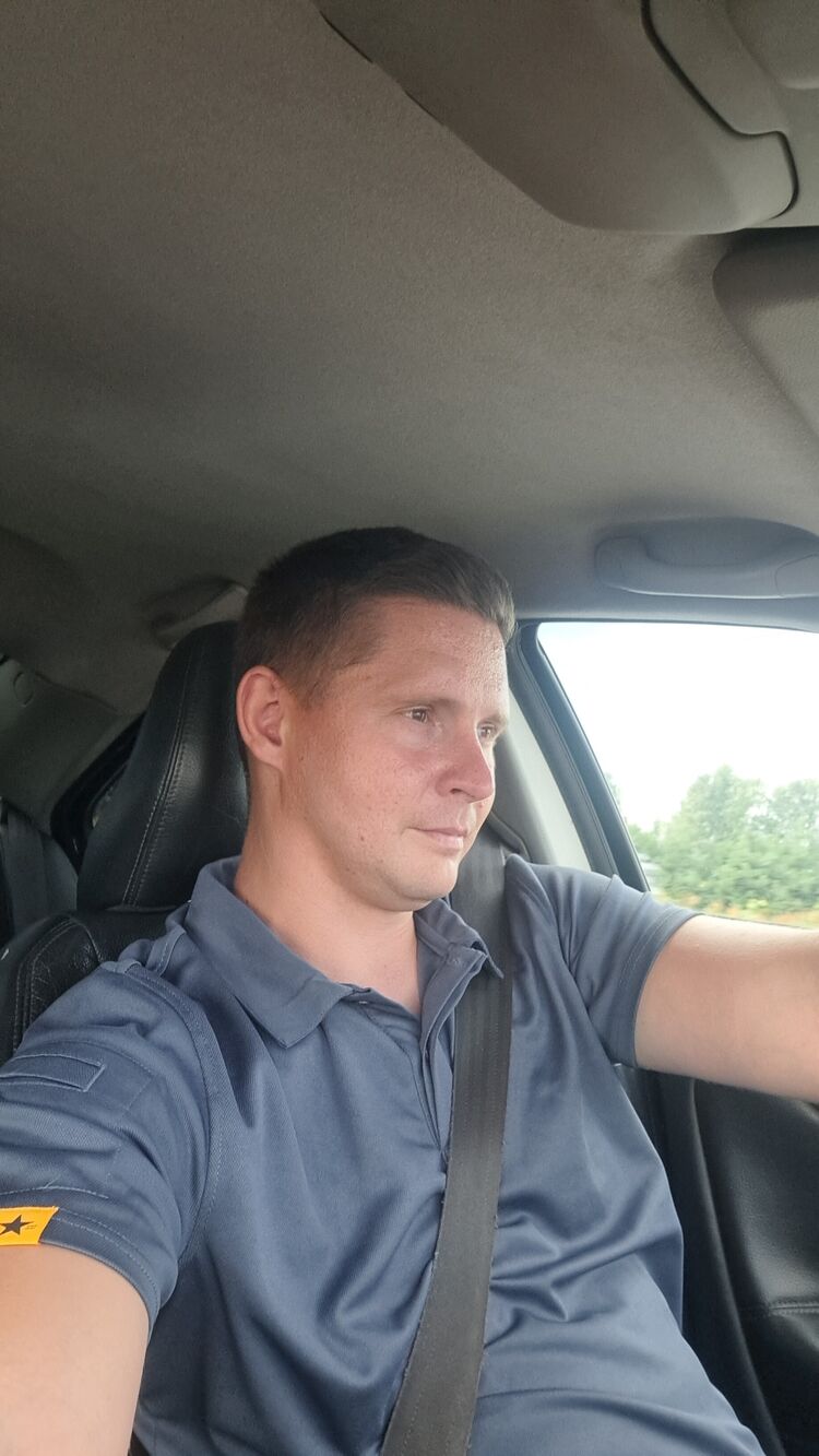  ,   Andris, 33 ,   c , 