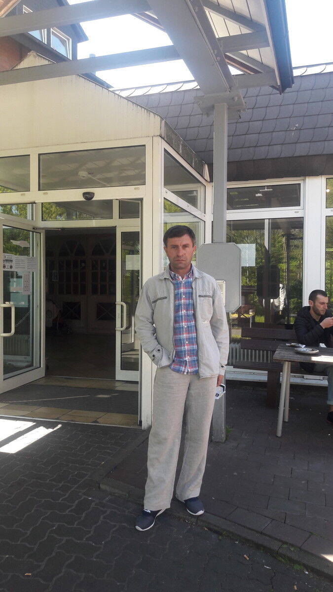  19898505  Giorgi, 48 ,    Bielefeld