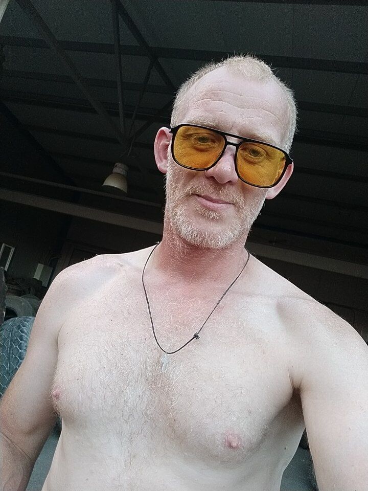  52774405  Maks, 41 ,    