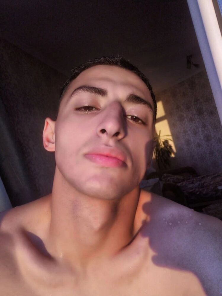  43282345  Gurgen, 26 ,    