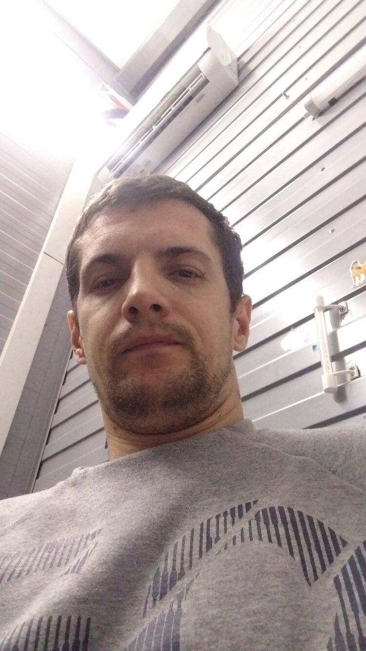  54680665  Roman, 38 ,    