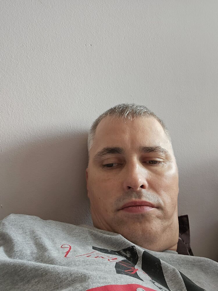  39620845  Nenad, 42 ,    