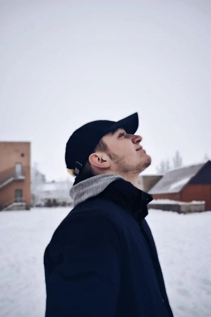  ,   Anton, 21 ,   ,   , c , 