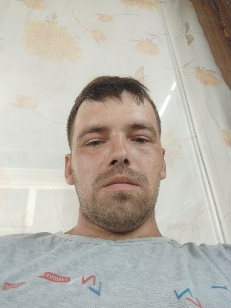  27695195  Konstantin, 31 ,     