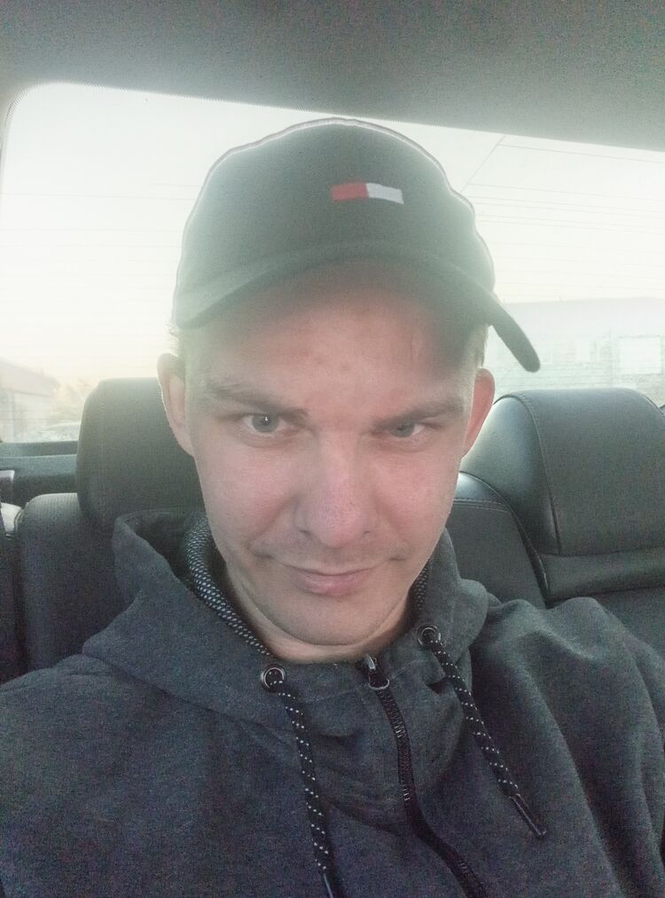  53674515  Alexander, 27 ,    