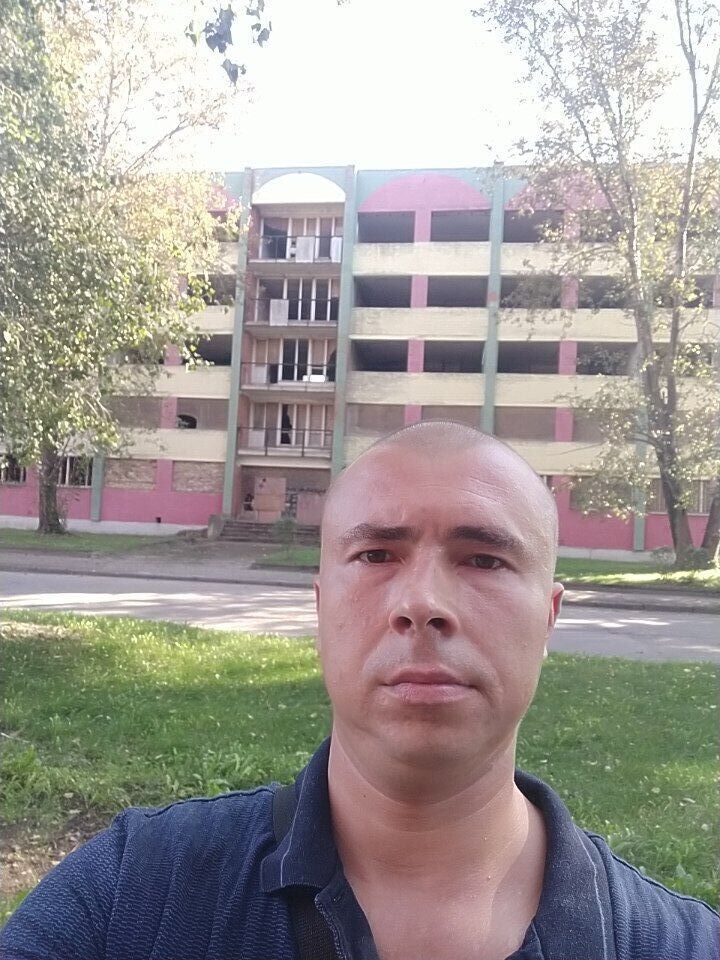  46539725  Arturs, 36 ,    
