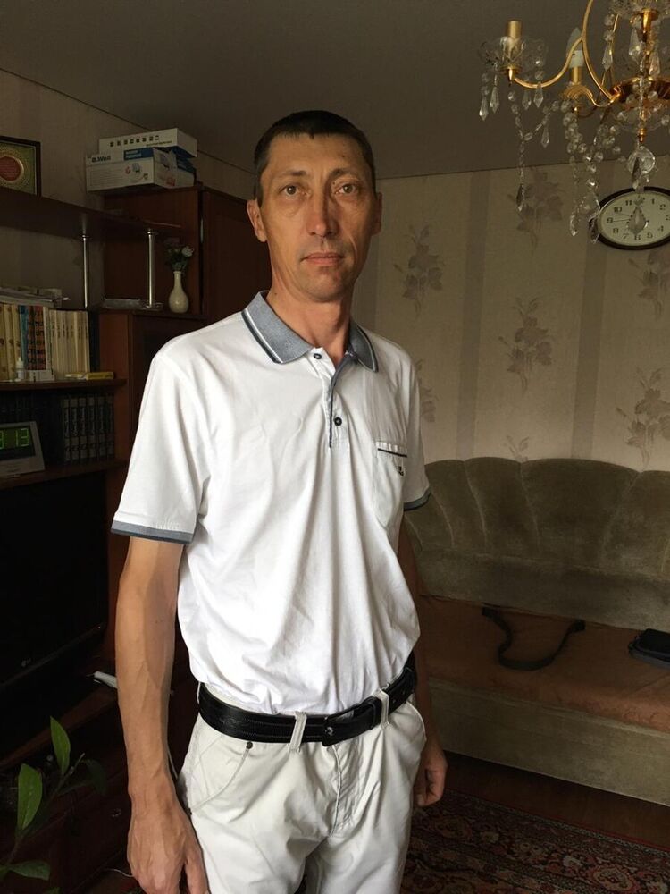  20434195  Tahir, 51 ,    