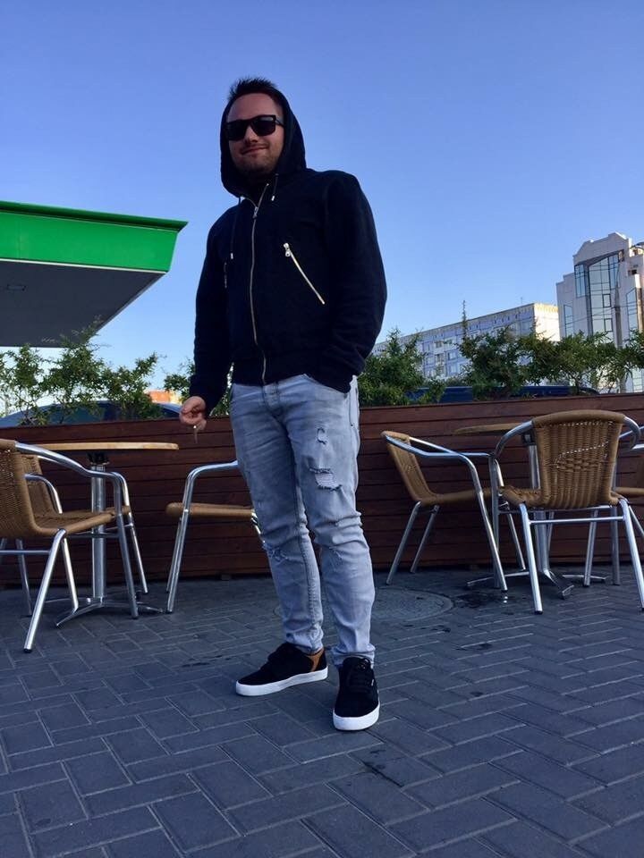  ,   Valentin, 37 ,   ,   , c 