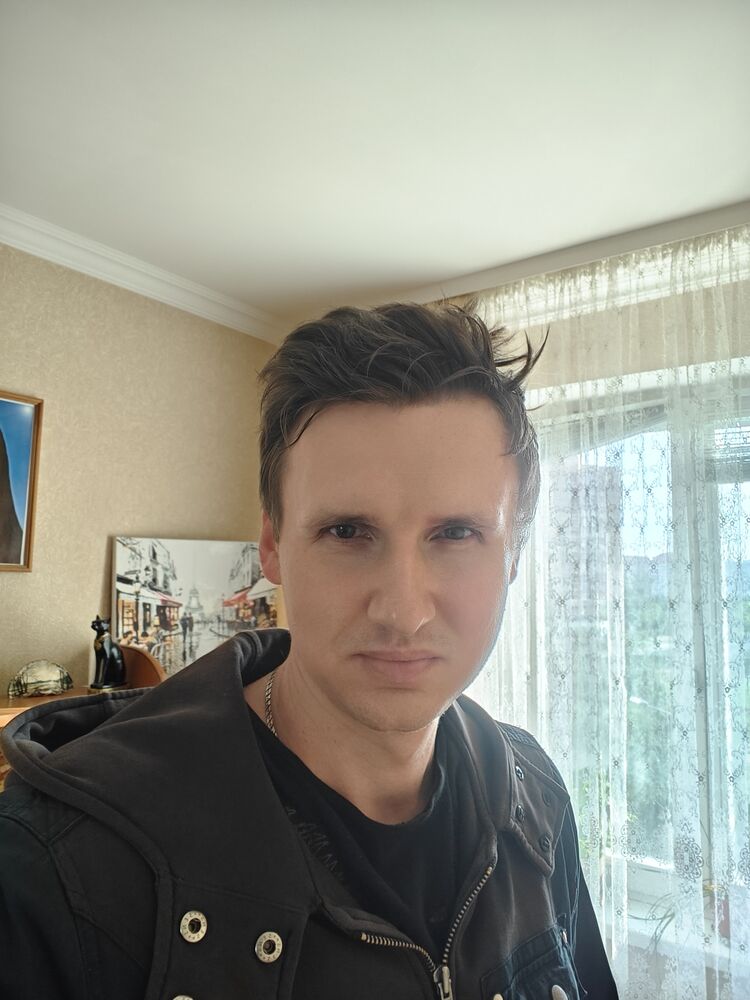 ,   Artem, 39 ,   ,   