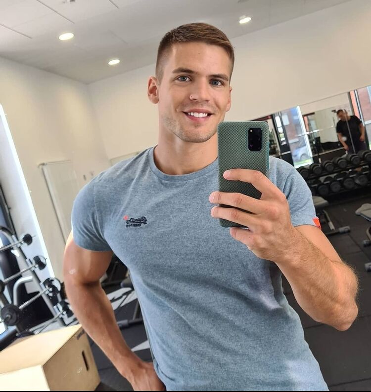  27871425  Anton, 30 ,    