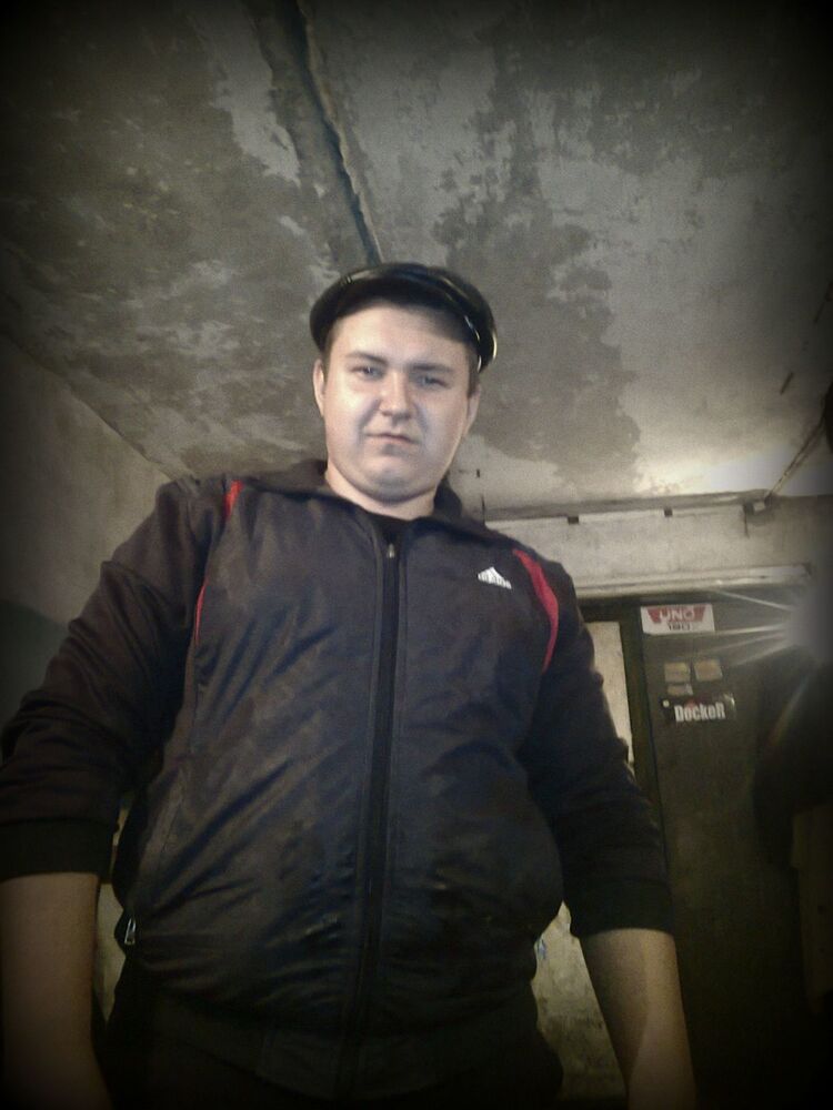  ,   Artem, 32 ,   