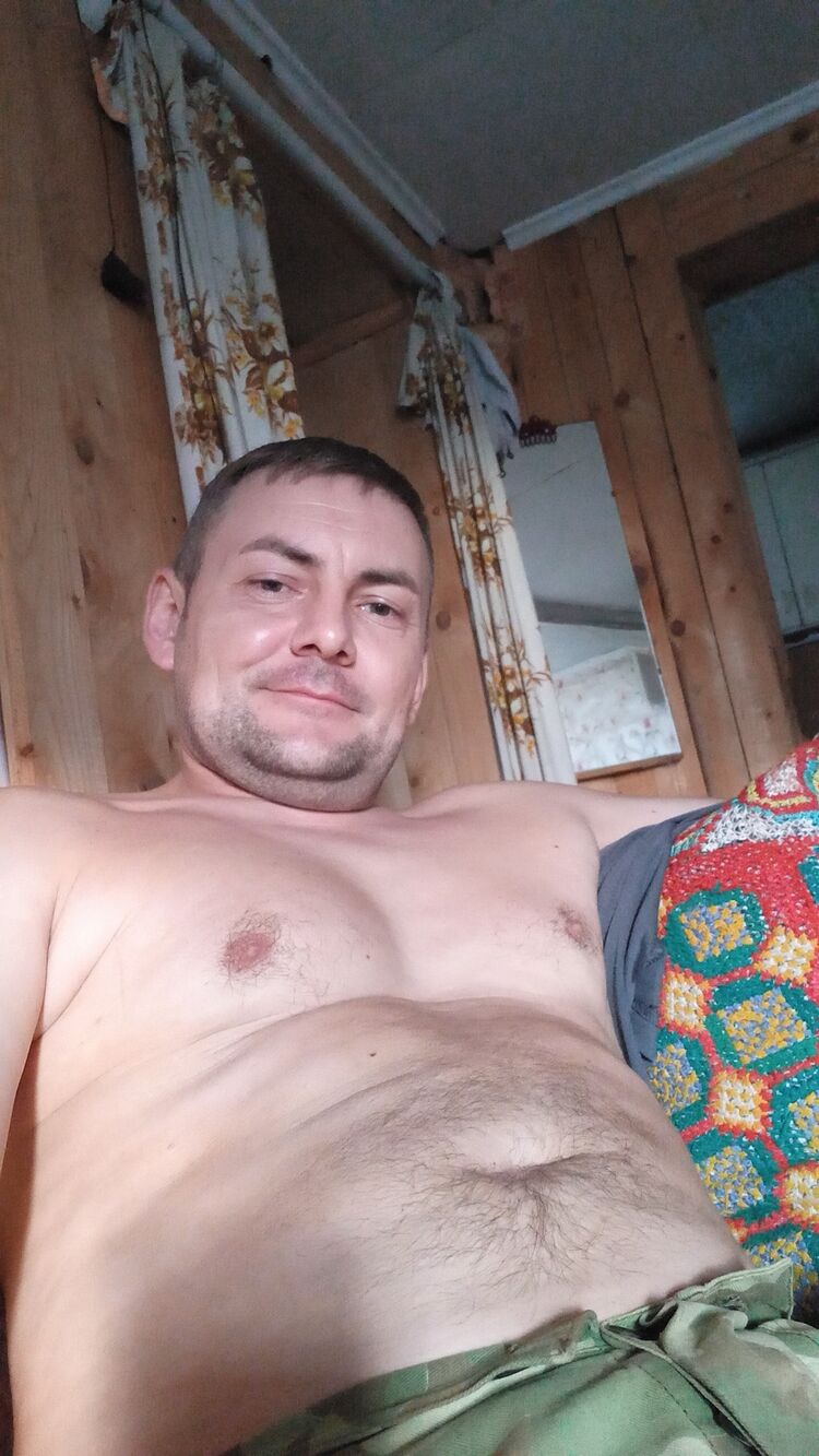  38447435  Denis, 41 ,    -