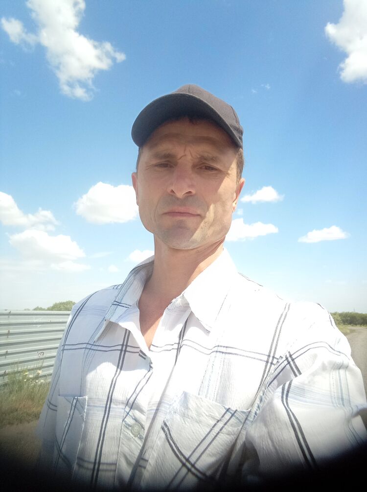 44492105  Ivan, 48 ,    