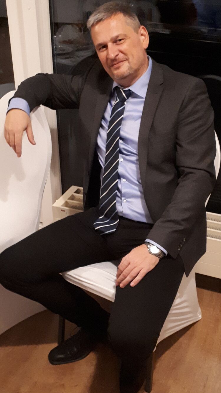  ,   Albert, 48 ,   ,   , c , 