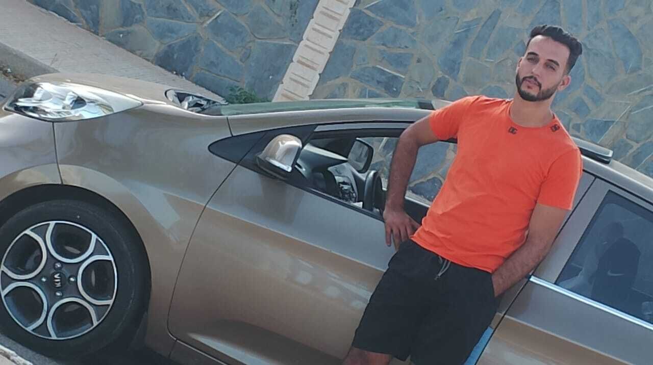  41147135  Hocine, 28 ,    Algiers