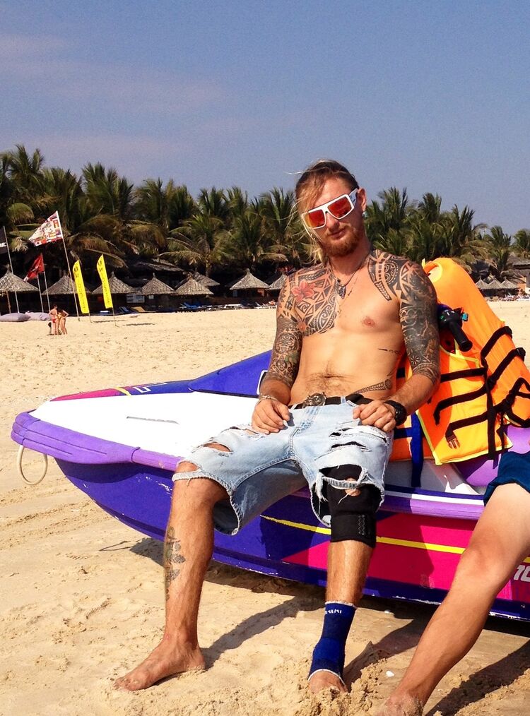  ,   Anton, 40 ,   ,   
