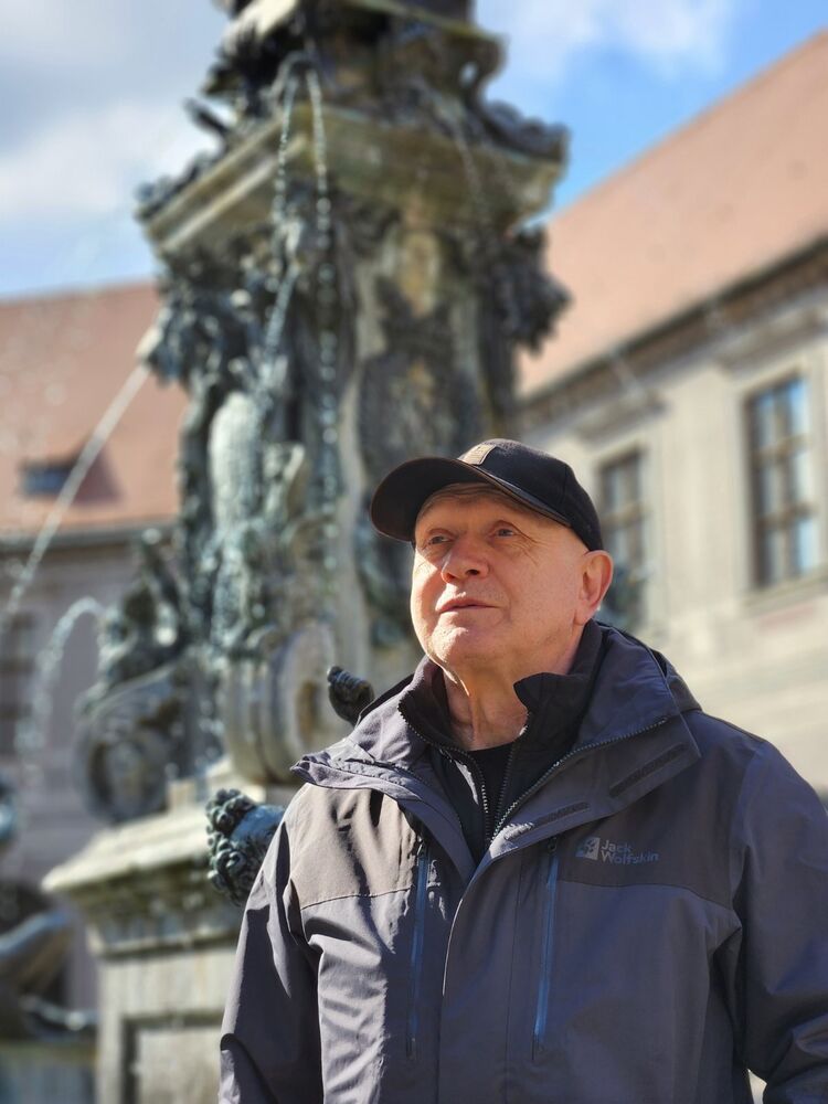  51981335  Kostiantyn, 62 ,    Herford