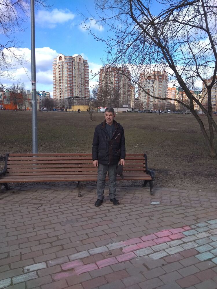  19412945  Sergey, 60 ,    