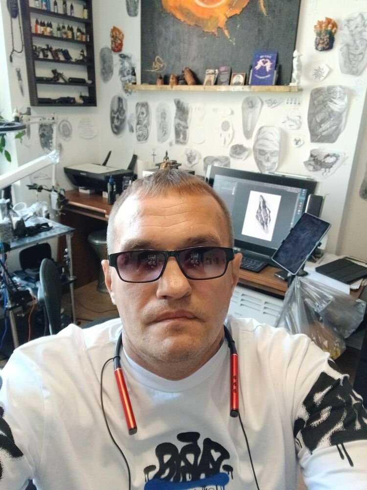  44937545  Vadim Serov, 45 ,    