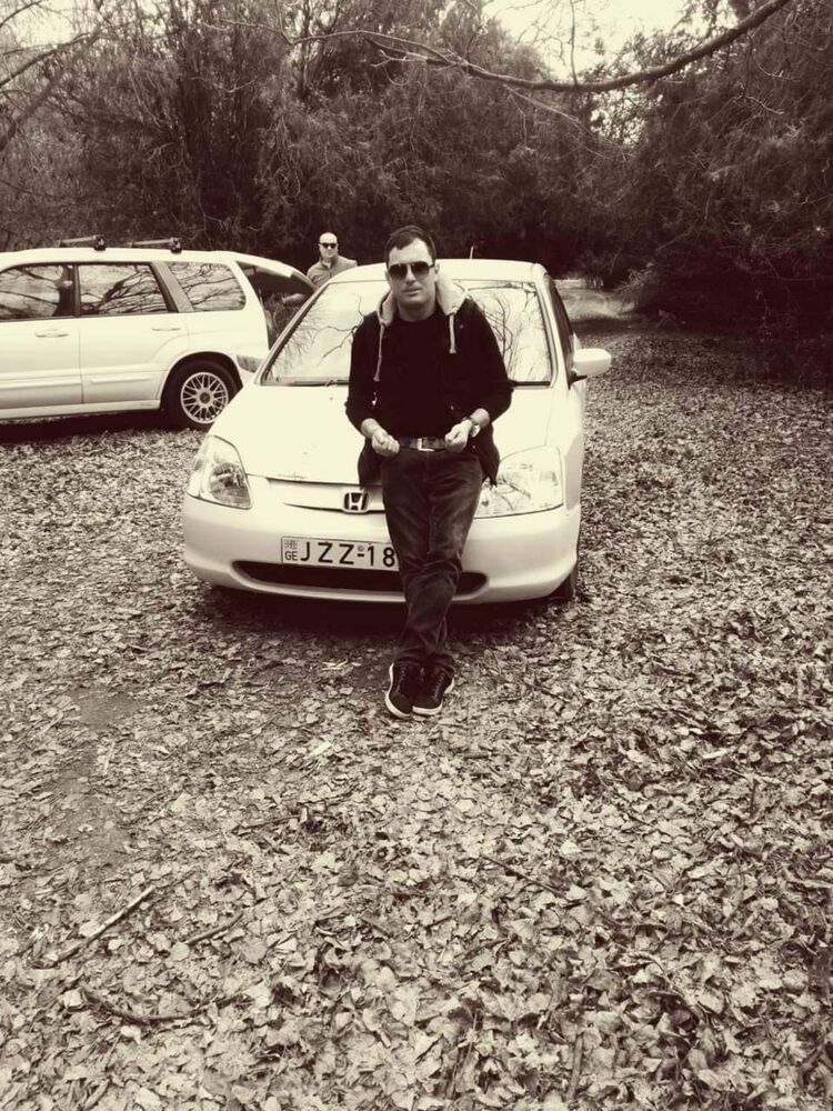  24668025  Georg, 35 ,    