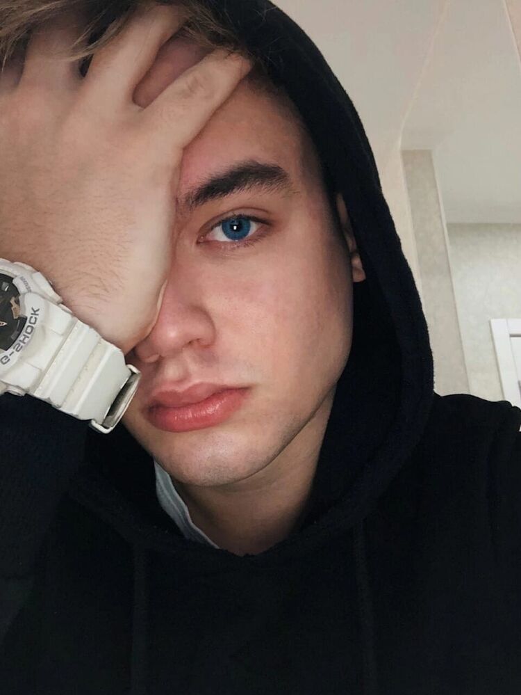  53202275  Andrew, 18 ,    