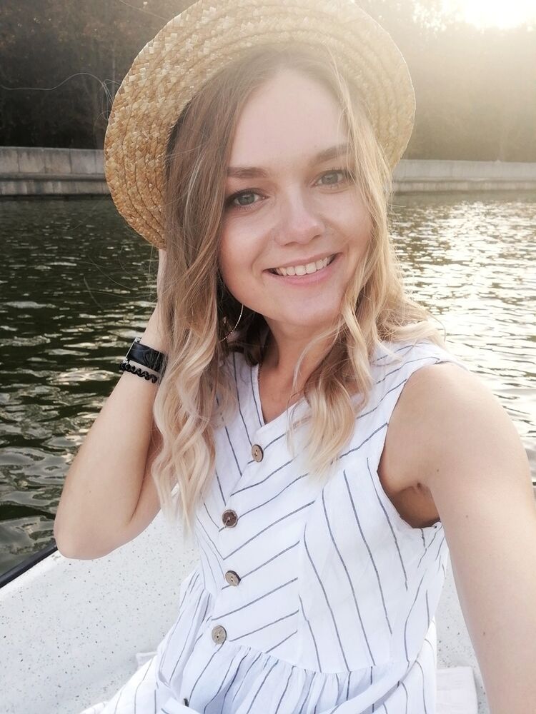  ,   Victoria, 33 ,   ,   , c 